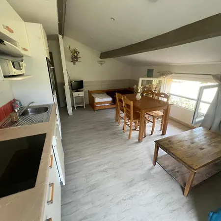 2 Bord De Apartment Farinole