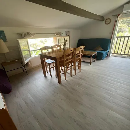 2 Bord De Apartment